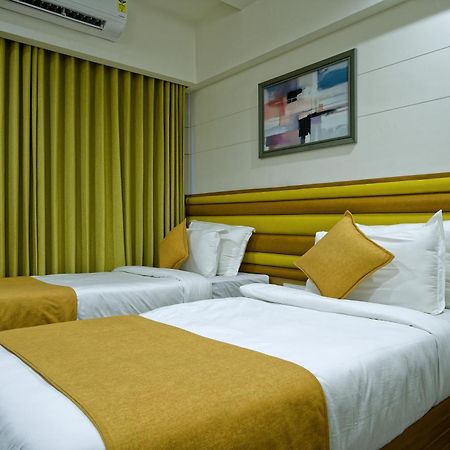 Hotel Lake Point Αχμπανταμπάντ Εξωτερικό φωτογραφία