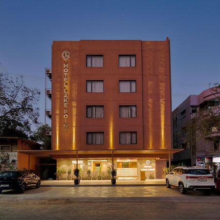Hotel Lake Point Αχμπανταμπάντ Εξωτερικό φωτογραφία