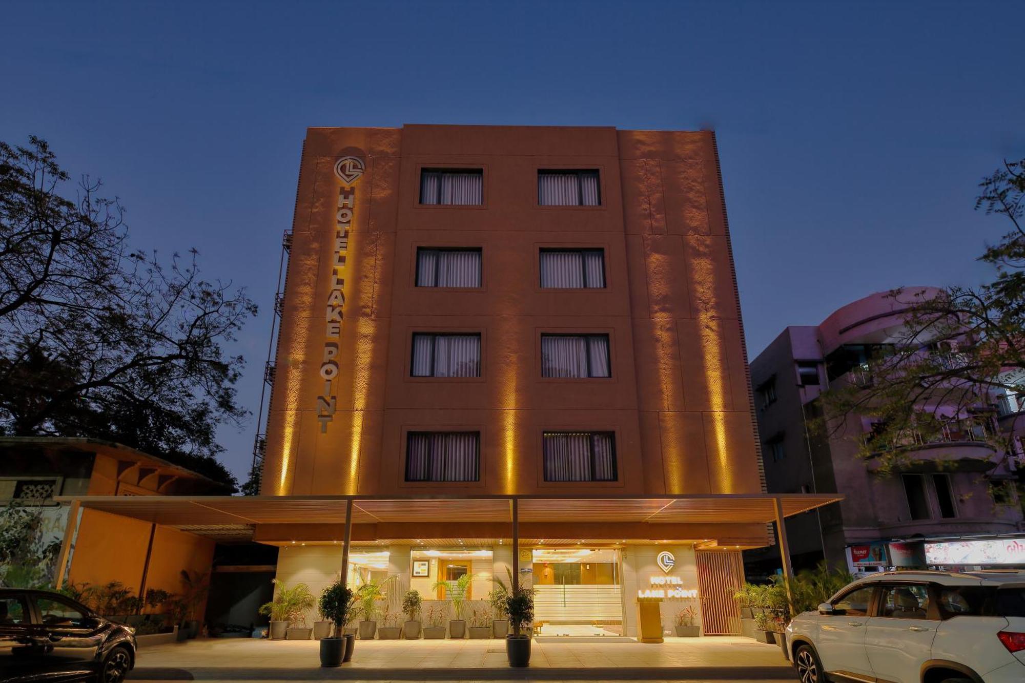 Hotel Lake Point Αχμπανταμπάντ Εξωτερικό φωτογραφία