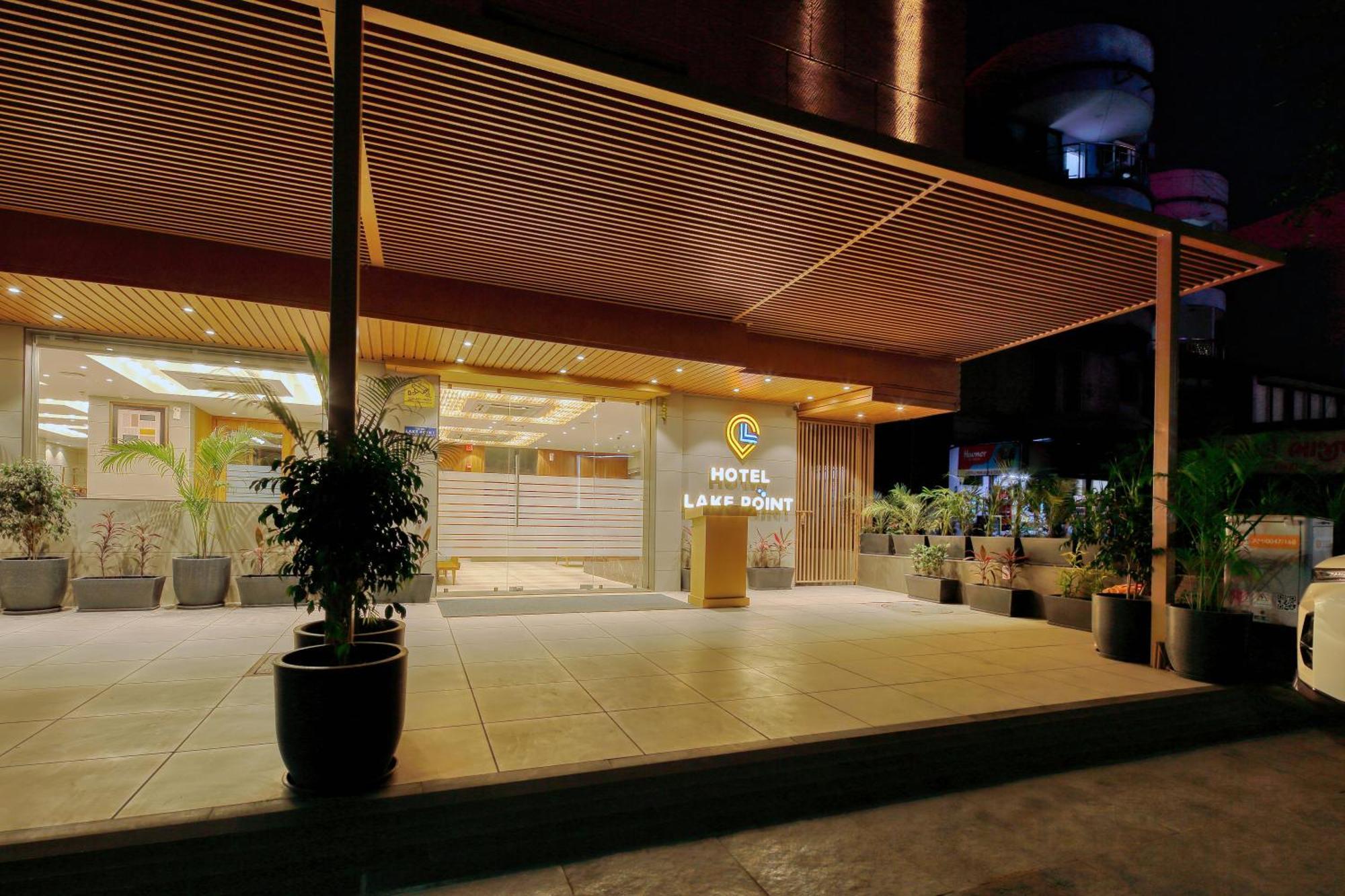 Hotel Lake Point Αχμπανταμπάντ Εξωτερικό φωτογραφία