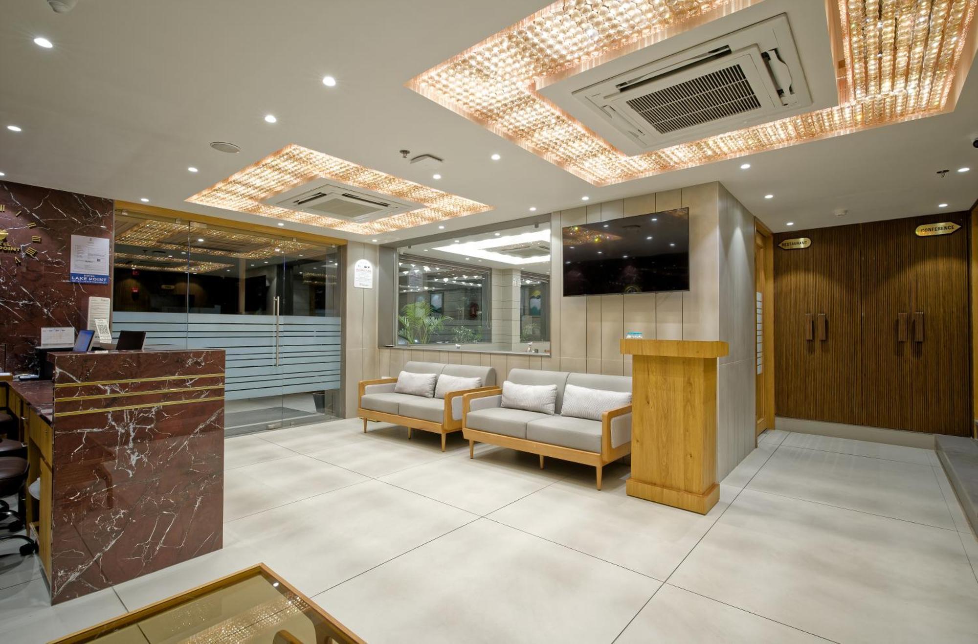 Hotel Lake Point Αχμπανταμπάντ Εξωτερικό φωτογραφία