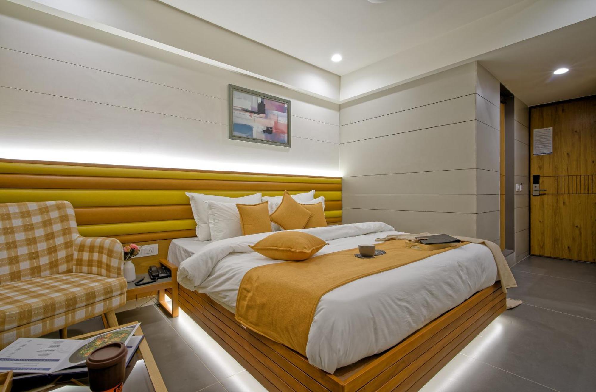 Hotel Lake Point Αχμπανταμπάντ Εξωτερικό φωτογραφία