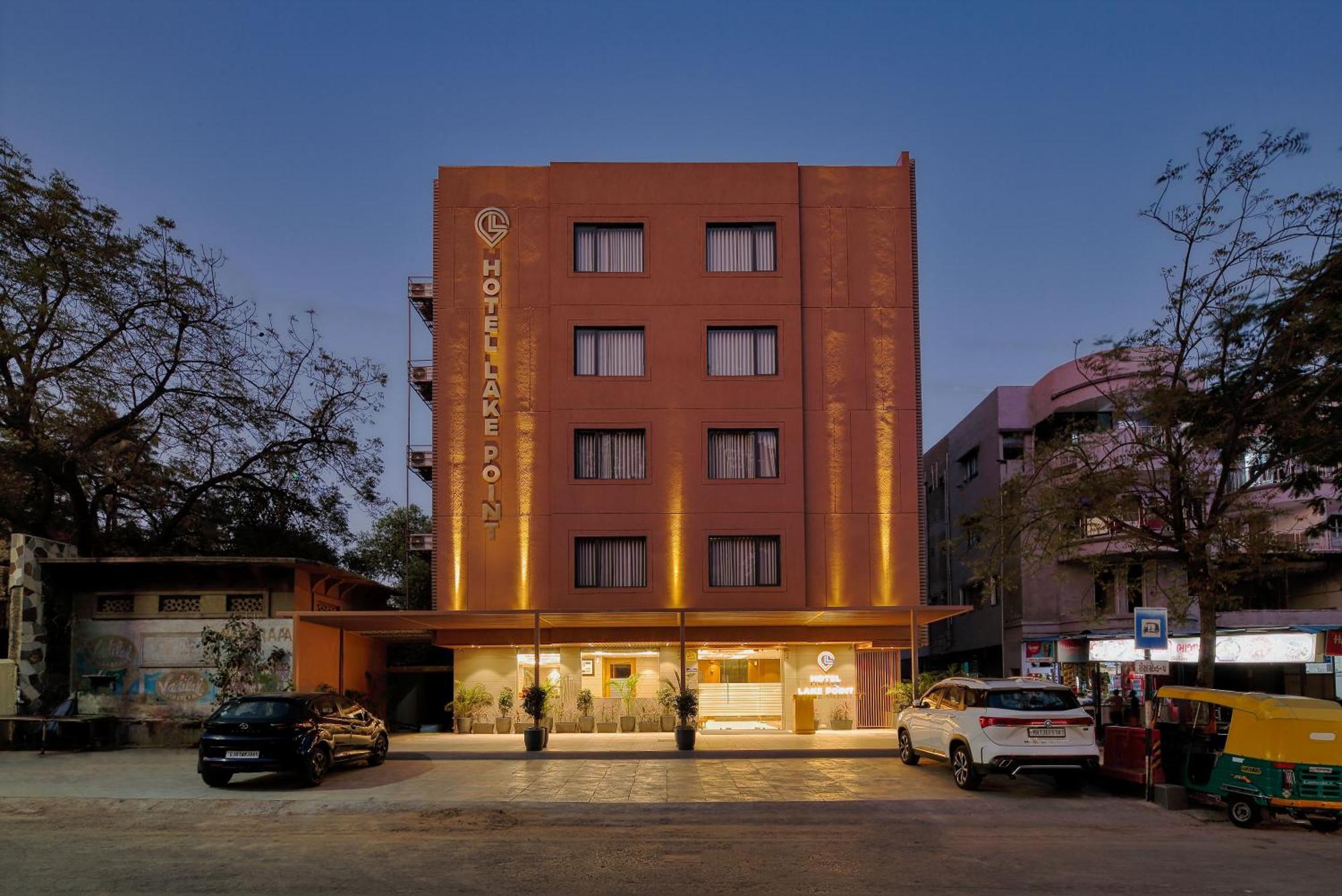 Hotel Lake Point Αχμπανταμπάντ Εξωτερικό φωτογραφία