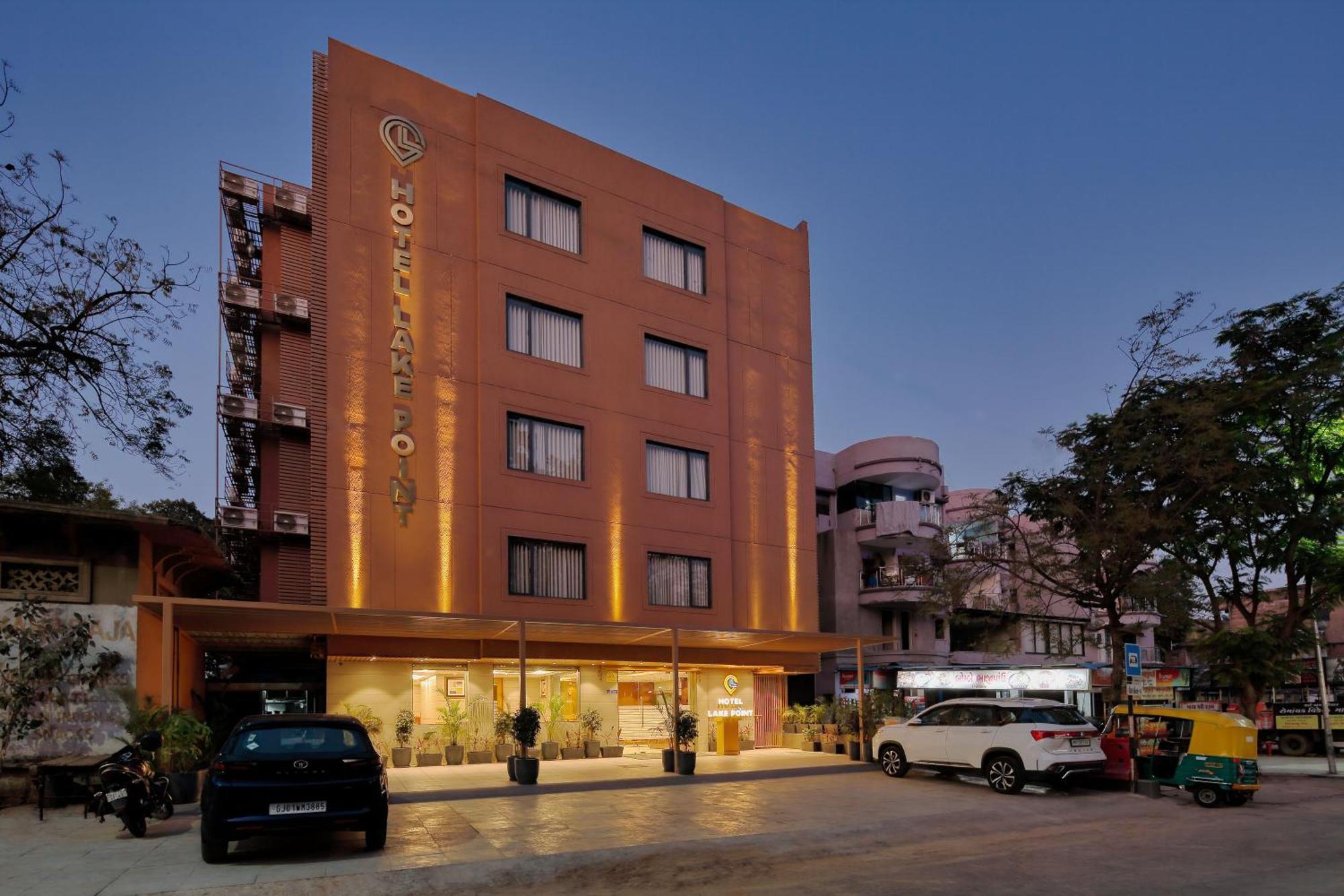 Hotel Lake Point Αχμπανταμπάντ Εξωτερικό φωτογραφία