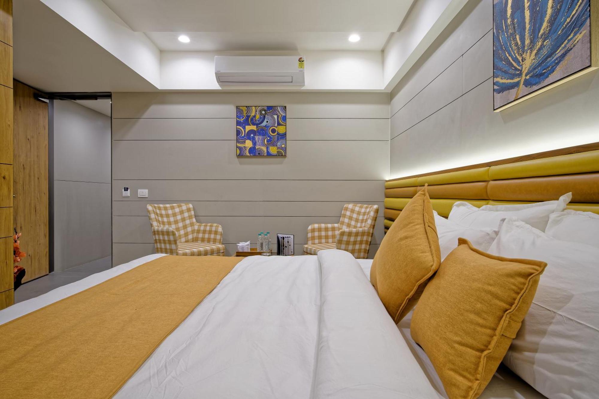 Hotel Lake Point Αχμπανταμπάντ Εξωτερικό φωτογραφία