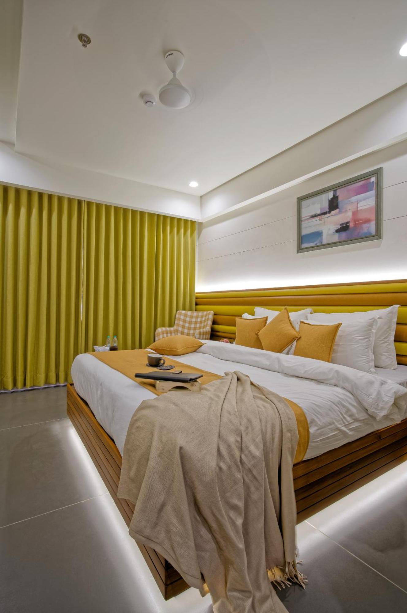 Hotel Lake Point Αχμπανταμπάντ Εξωτερικό φωτογραφία