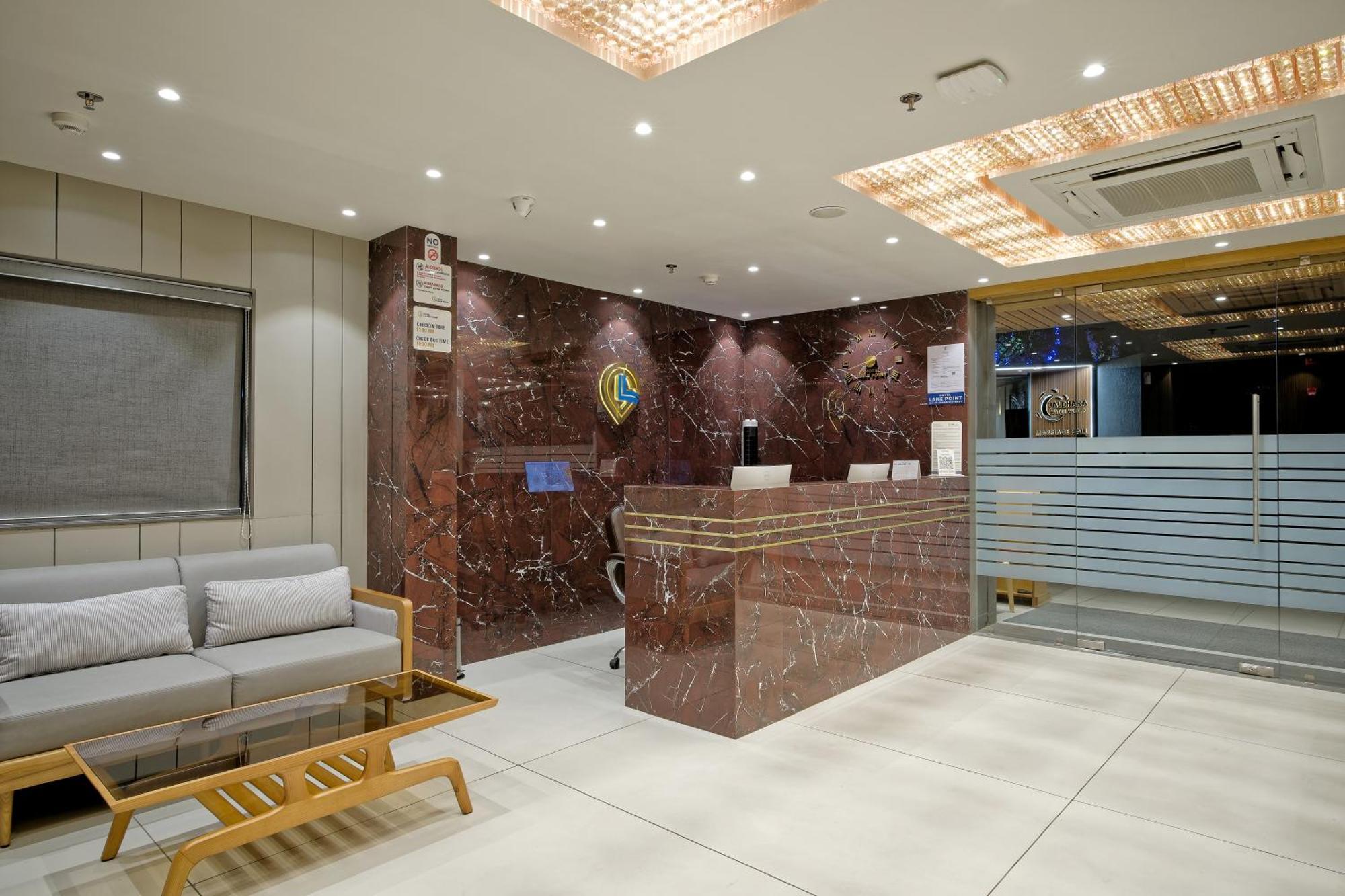 Hotel Lake Point Αχμπανταμπάντ Εξωτερικό φωτογραφία