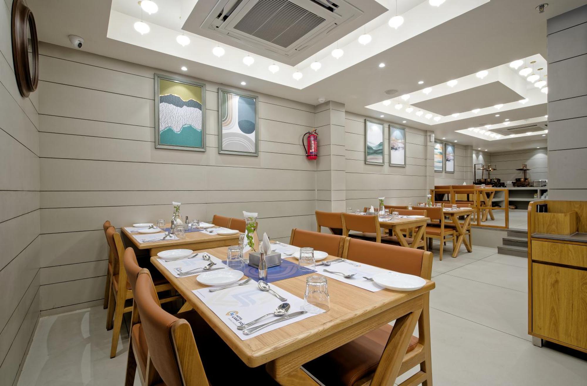 Hotel Lake Point Αχμπανταμπάντ Εξωτερικό φωτογραφία