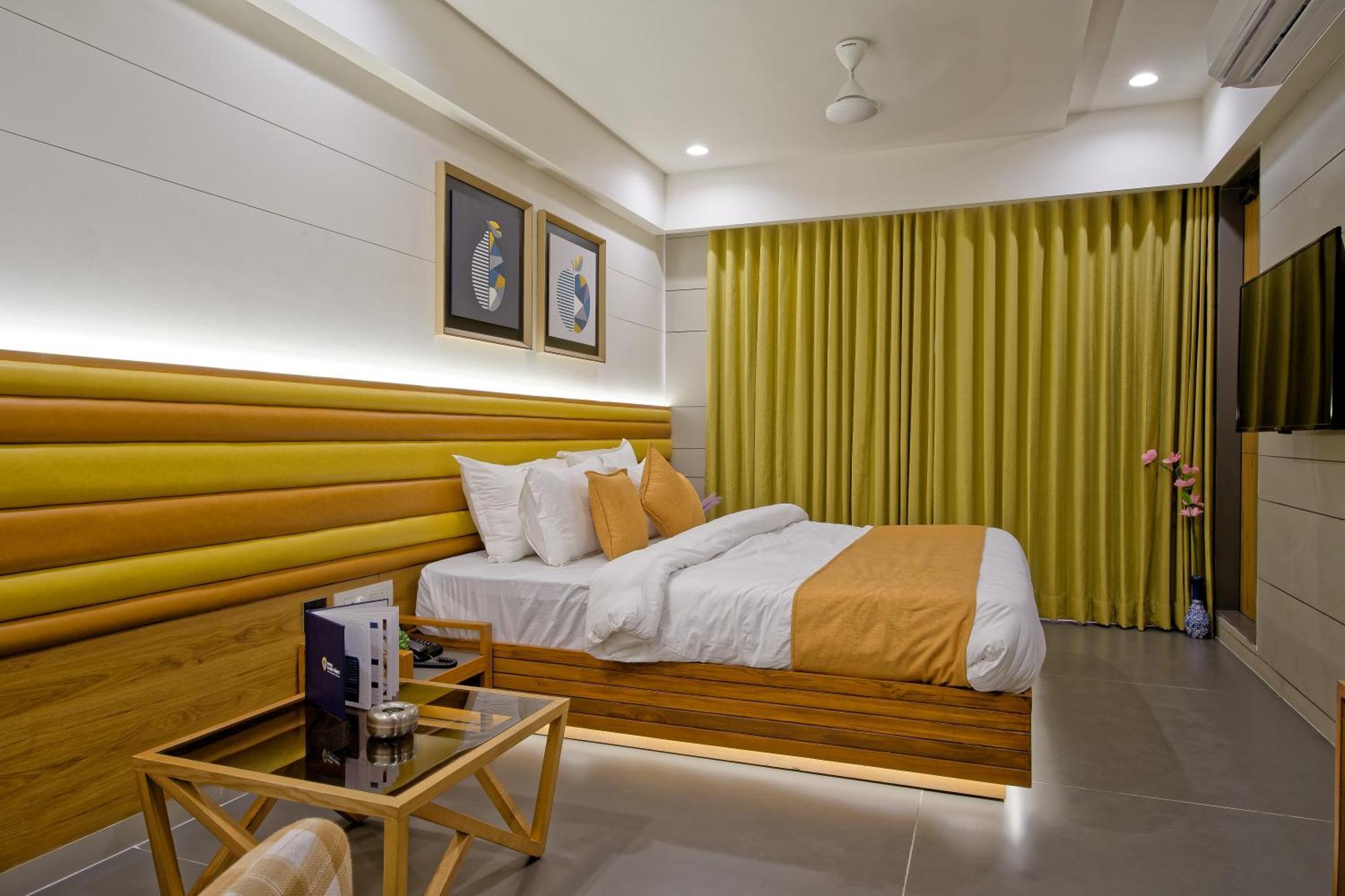 Hotel Lake Point Αχμπανταμπάντ Εξωτερικό φωτογραφία
