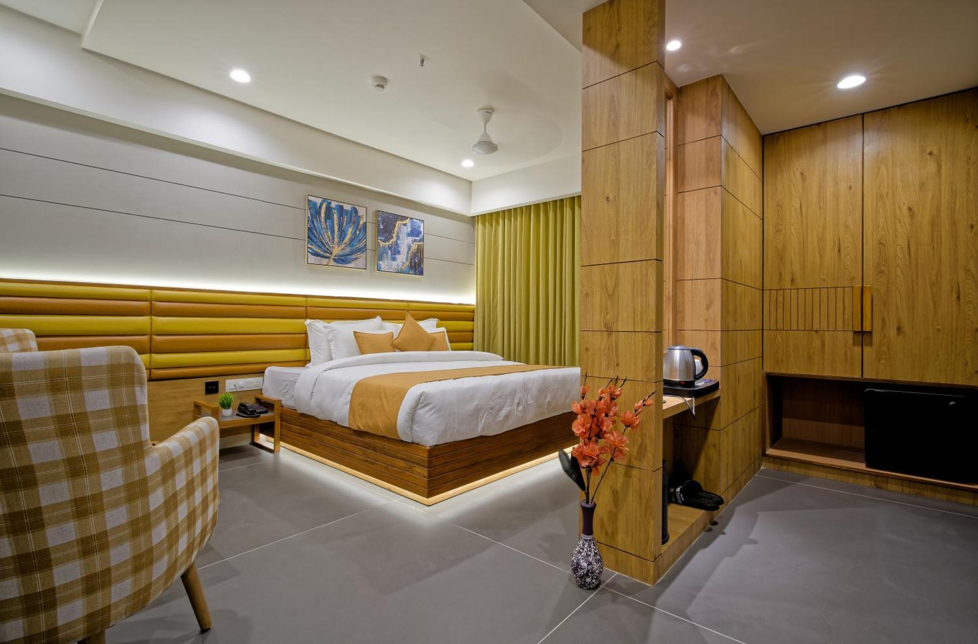 Hotel Lake Point Αχμπανταμπάντ Εξωτερικό φωτογραφία