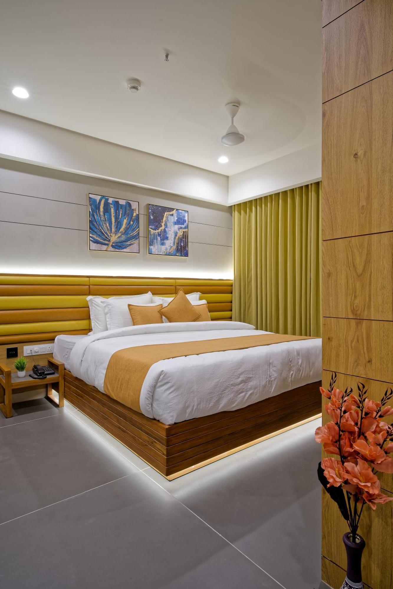 Hotel Lake Point Αχμπανταμπάντ Εξωτερικό φωτογραφία