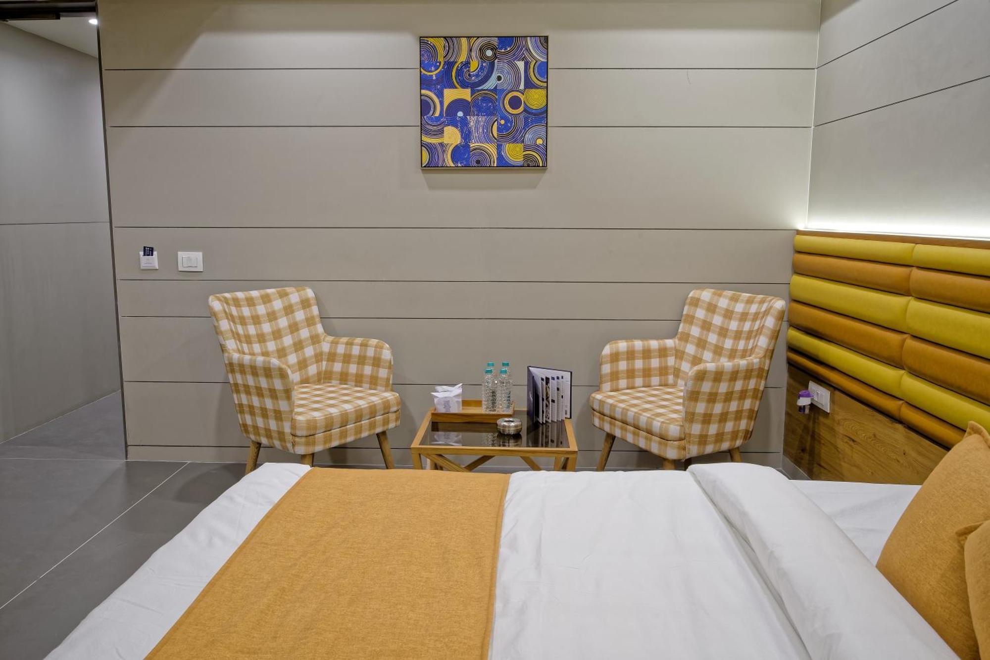 Hotel Lake Point Αχμπανταμπάντ Εξωτερικό φωτογραφία