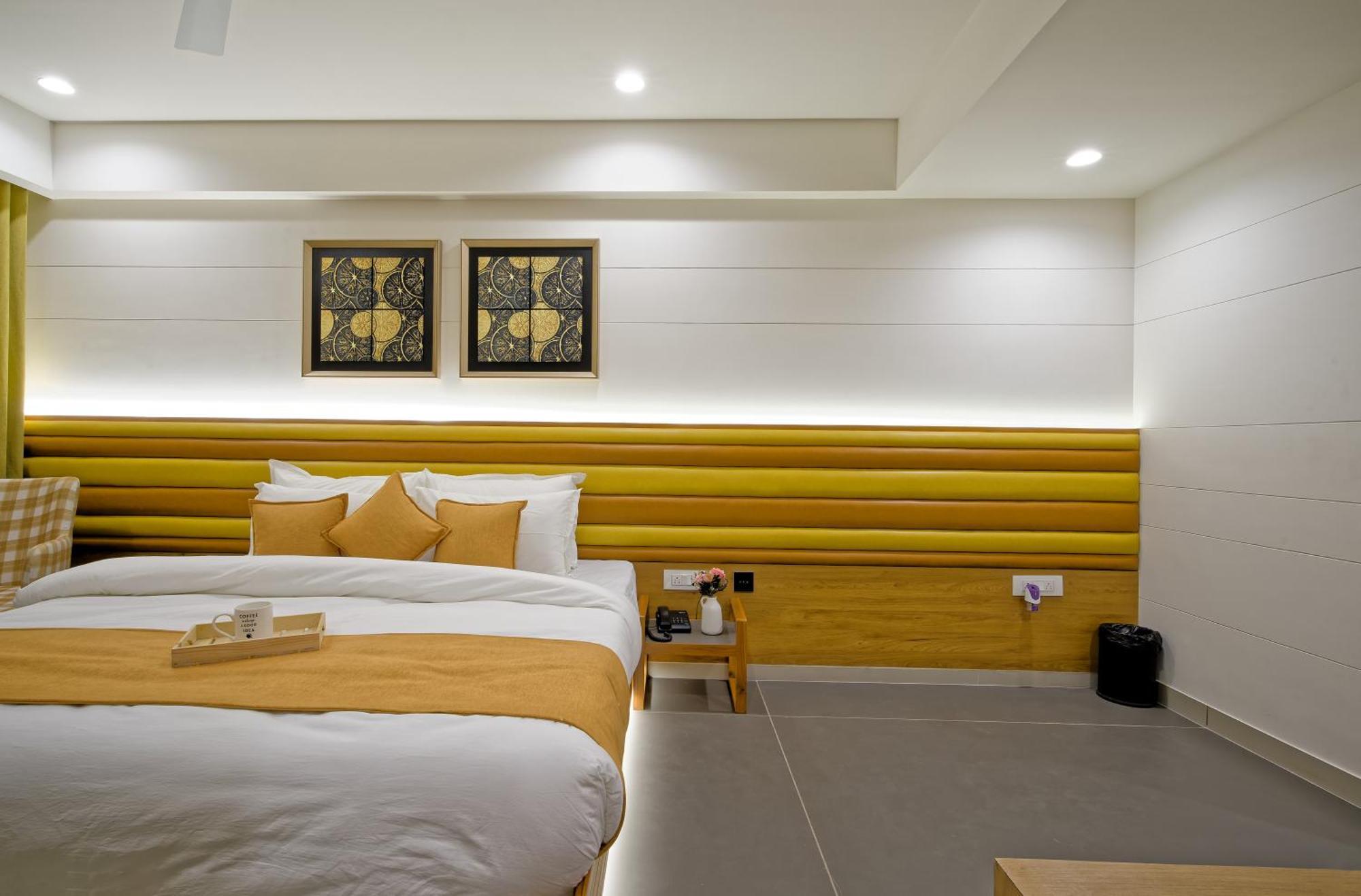 Hotel Lake Point Αχμπανταμπάντ Εξωτερικό φωτογραφία