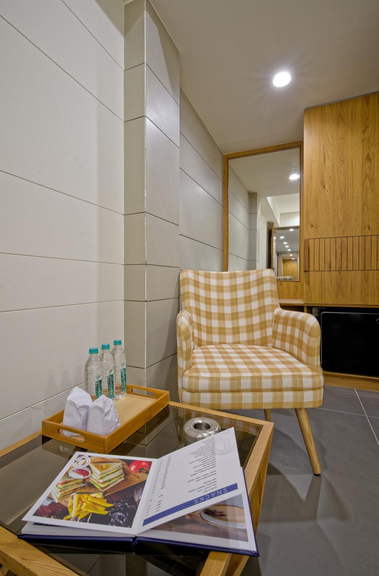 Hotel Lake Point Αχμπανταμπάντ Εξωτερικό φωτογραφία