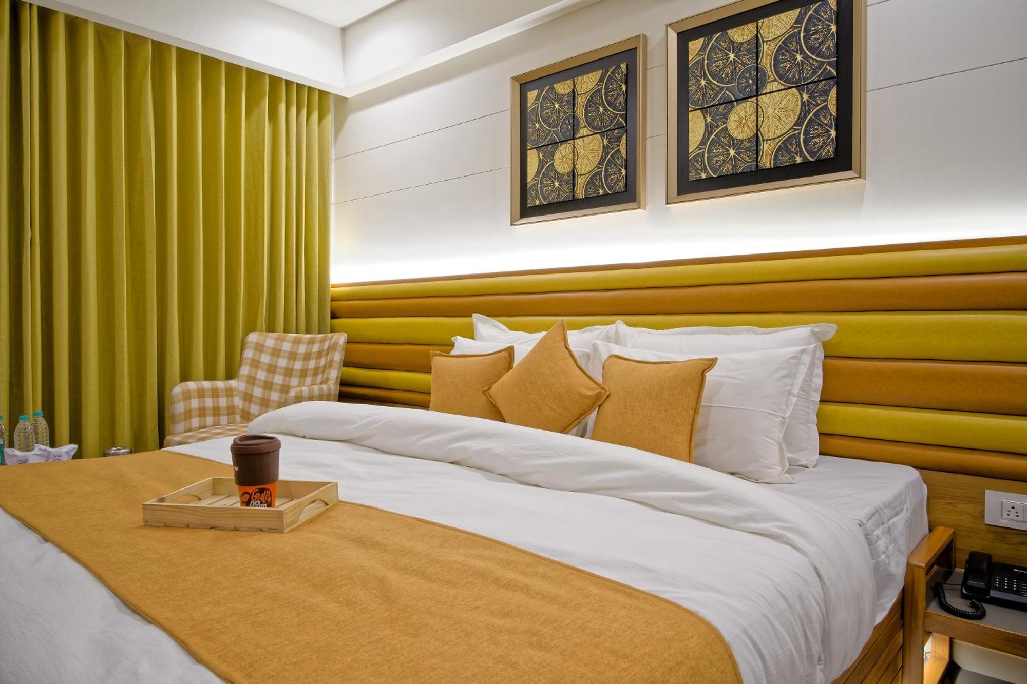 Hotel Lake Point Αχμπανταμπάντ Εξωτερικό φωτογραφία