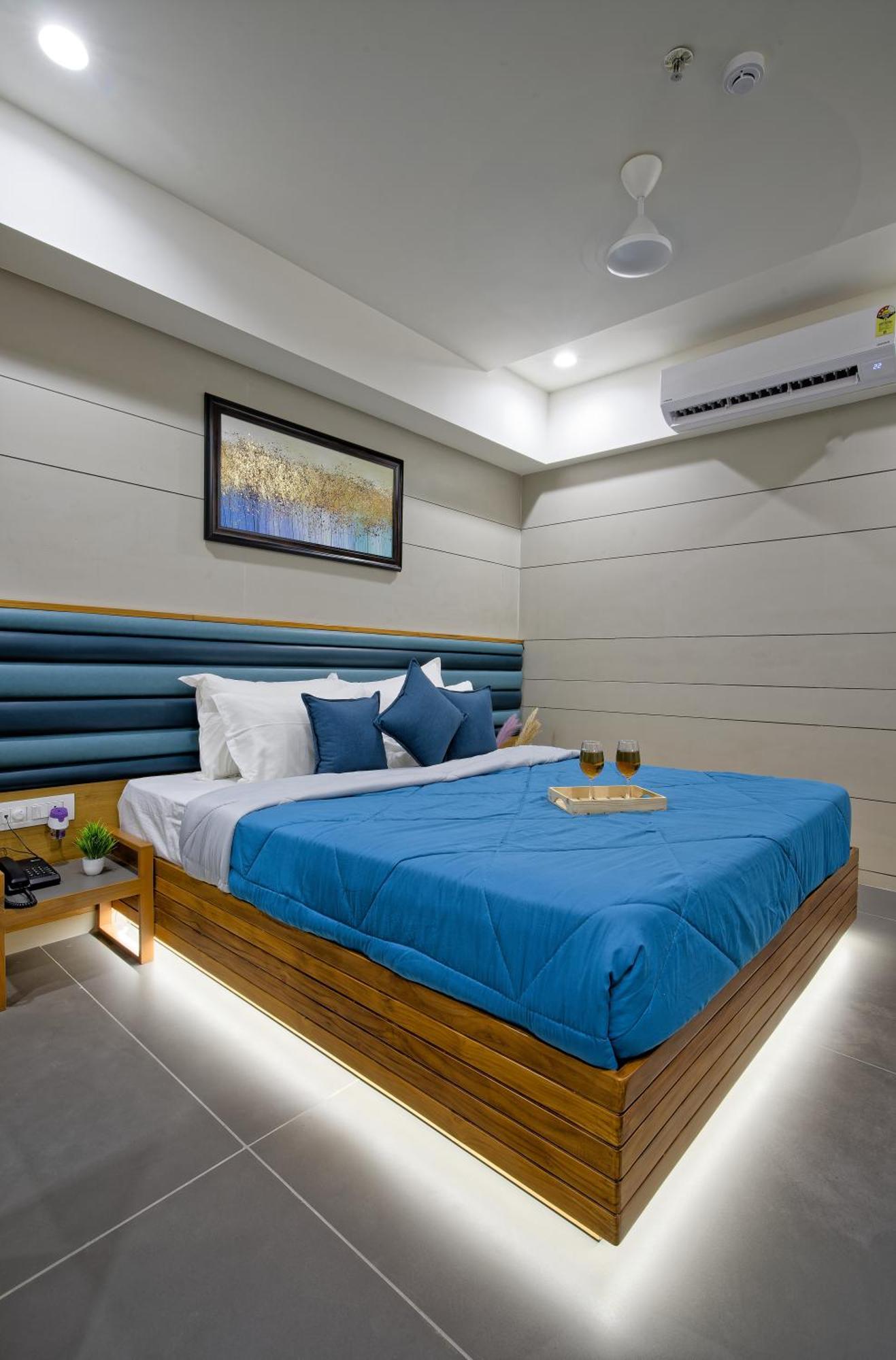 Hotel Lake Point Αχμπανταμπάντ Εξωτερικό φωτογραφία