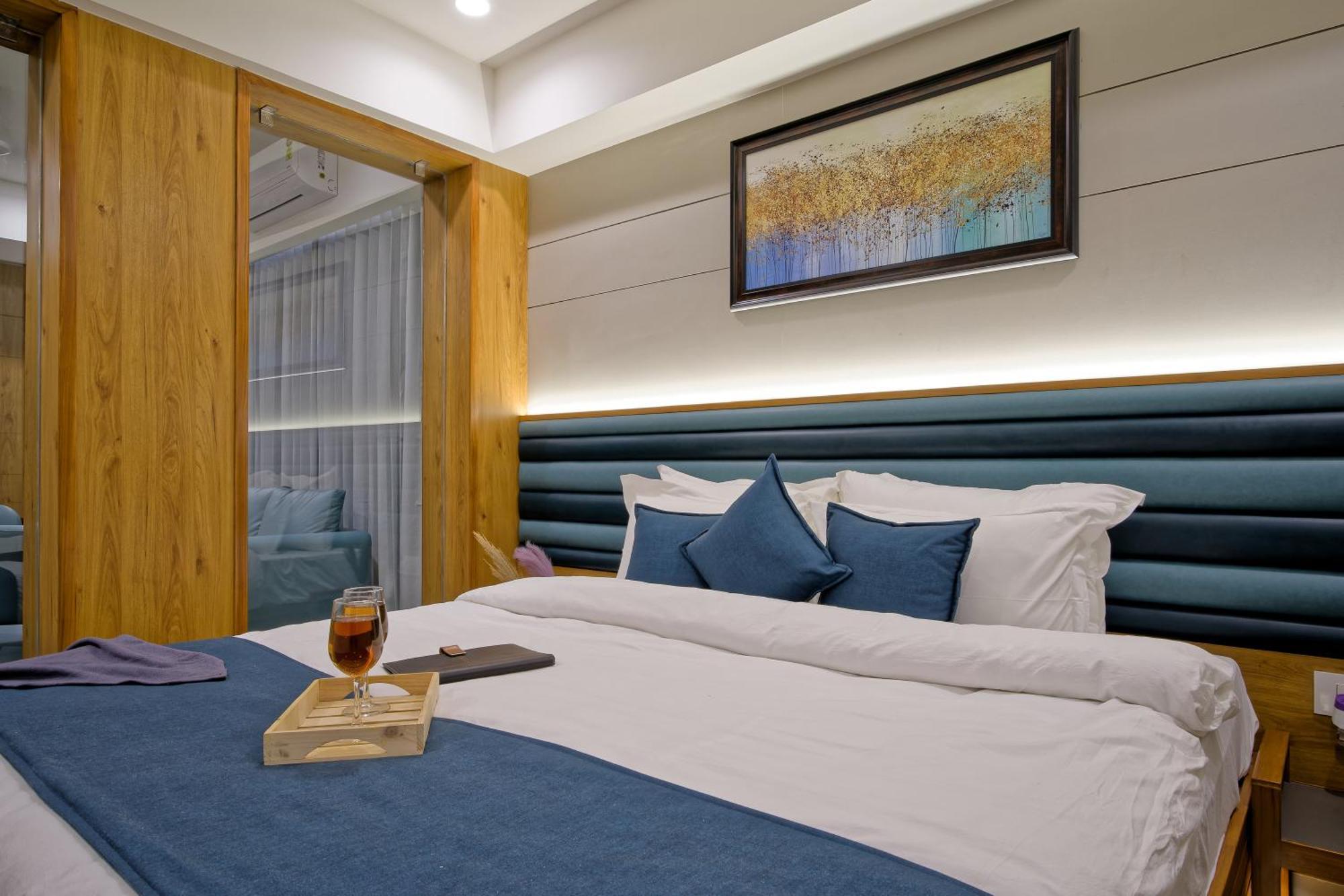 Hotel Lake Point Αχμπανταμπάντ Εξωτερικό φωτογραφία